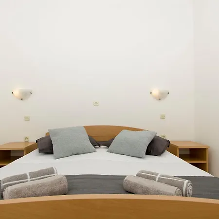 Apartments Vela Luka *