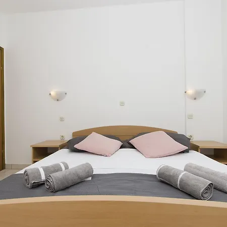 Apartments Vela Luka