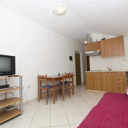 Apartments Vela Luka 公寓