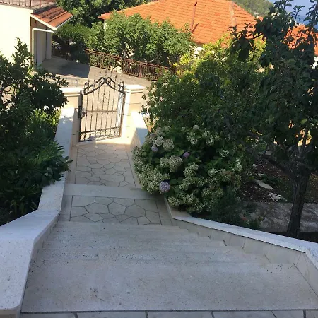 Apartments Vela Luka * فيلا لوكا