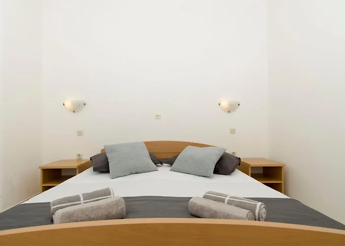 Apartments Vela Luka *